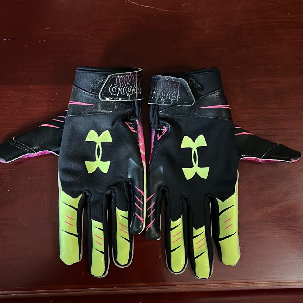 Under Armour gloves